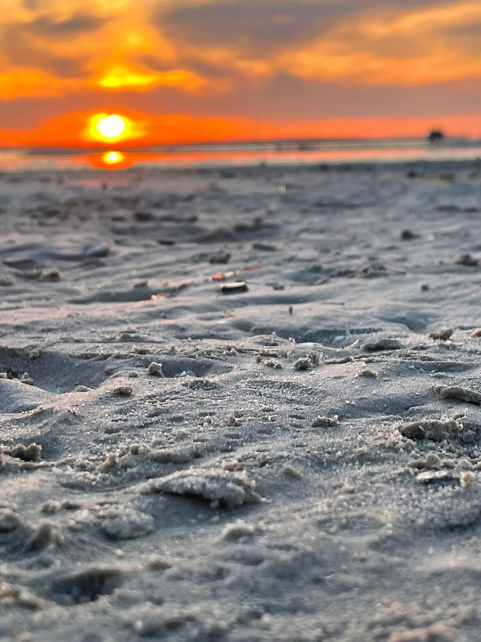 Sonnenuntergang über der Ostsee mit weitem Strand